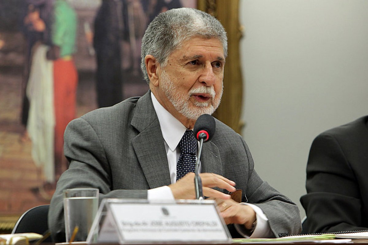 Celso Amorim afirma que vê com bons olhos a criação de uma moeda única na América Latina