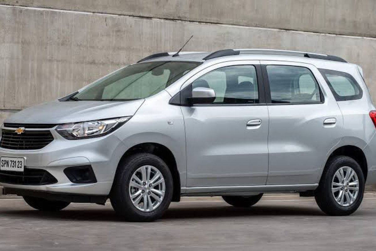 Chevrolet Spin 2023 ganha duas novas versões com câmbio manual