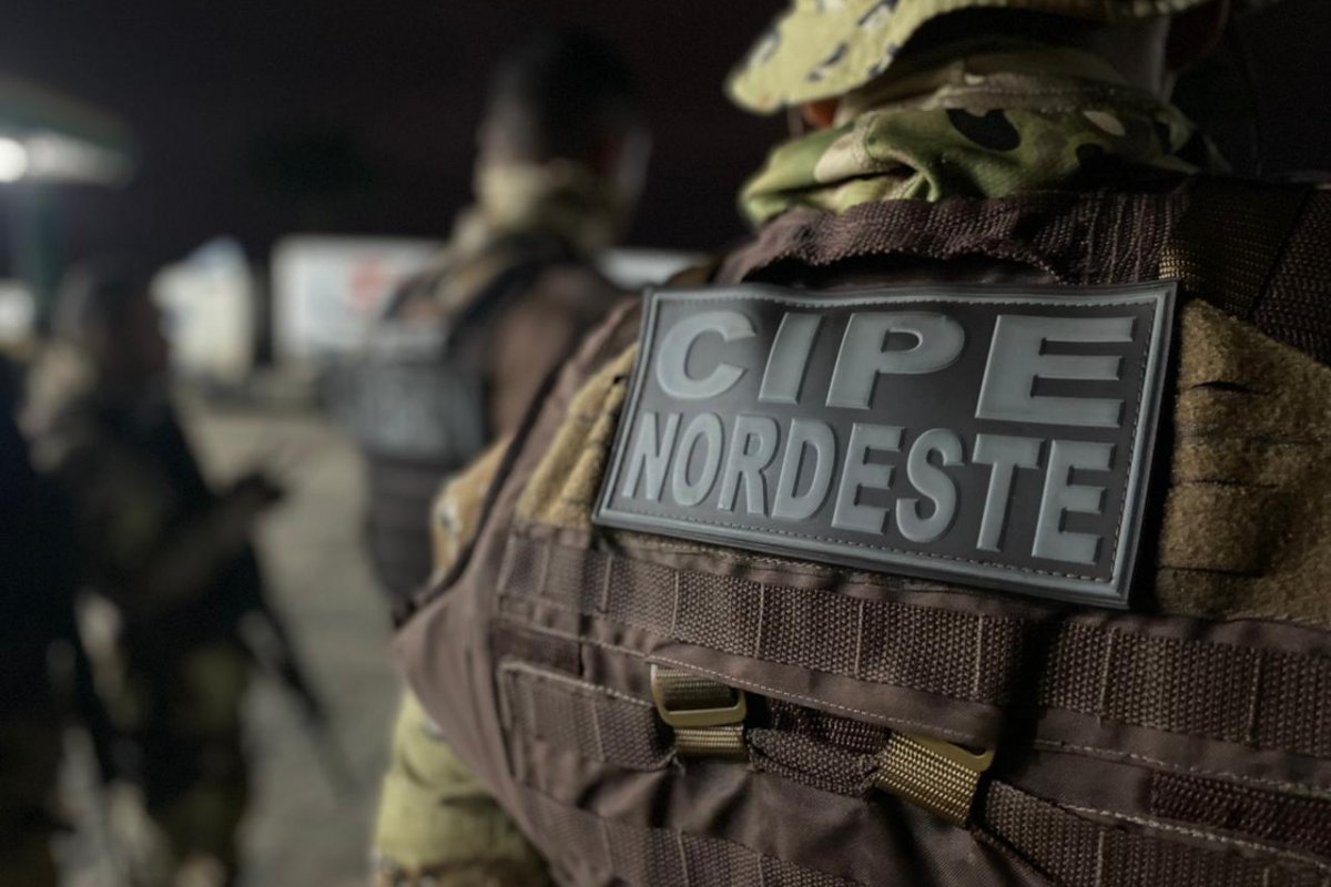 Policiais cumprem 5 mandados de busca e apreensão contra suspeitos de participar de grupo de extermínio