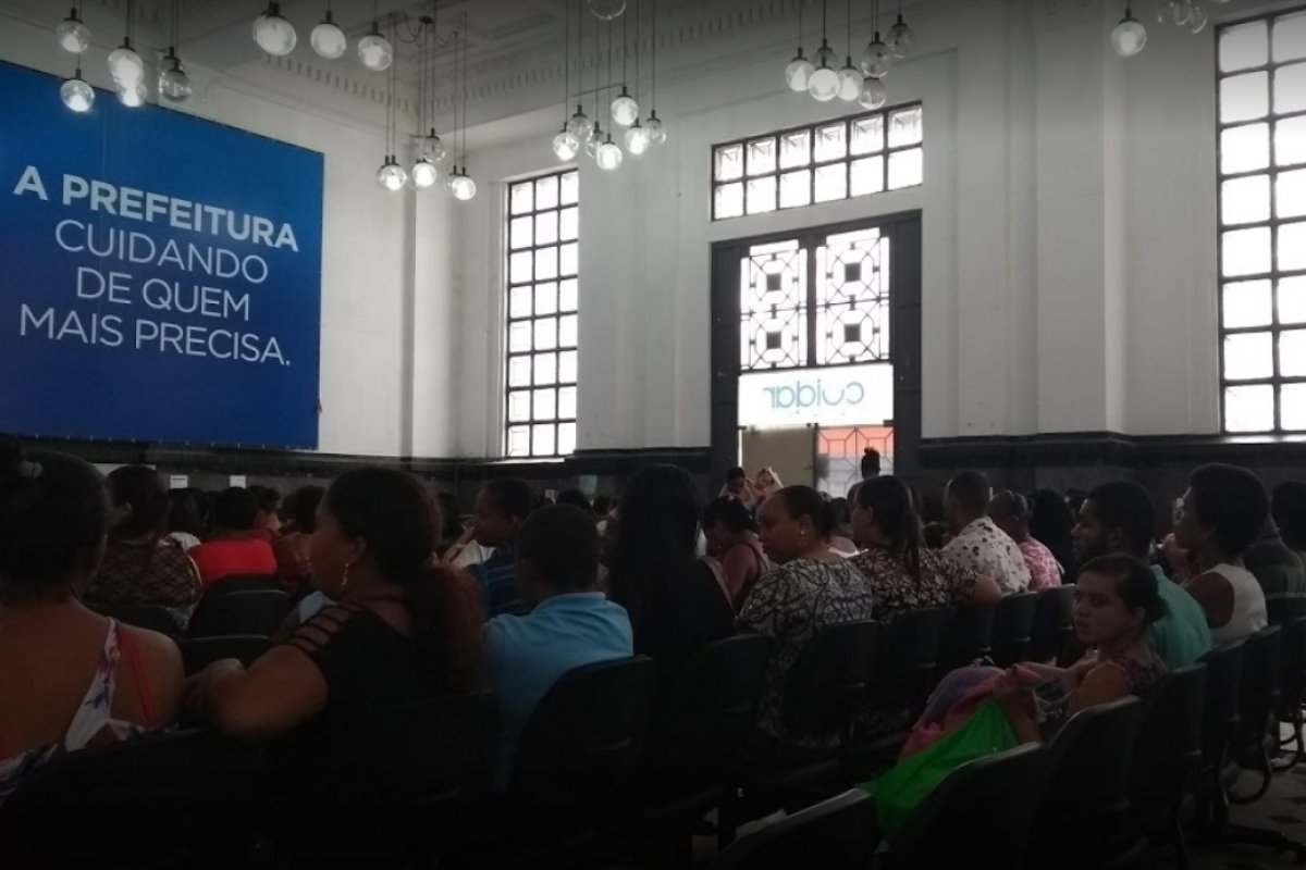 Teto da Sempre desaba, duas pessoas ficam feridas