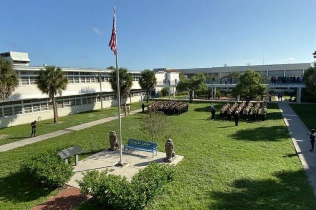 Na Flórida, 145 covas são encontradas sob terreno de escola