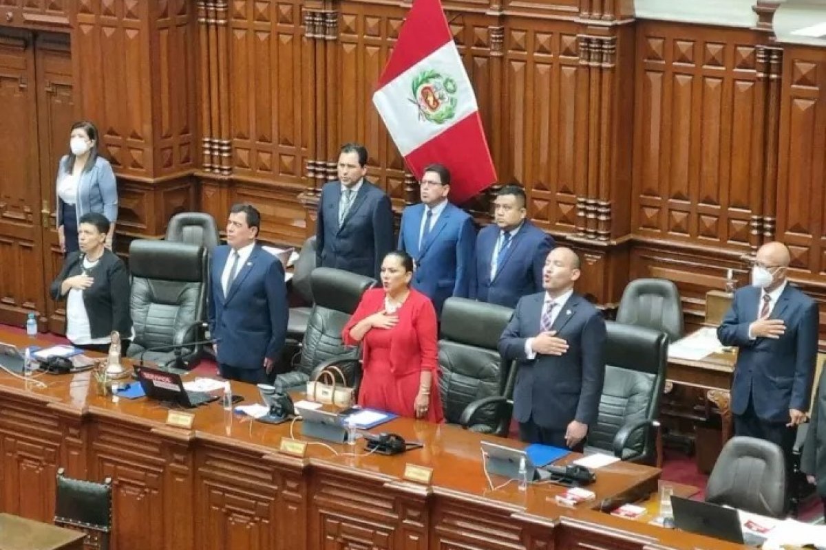 Congresso do Peru aprova impeachment do presidente Pedro Castillo