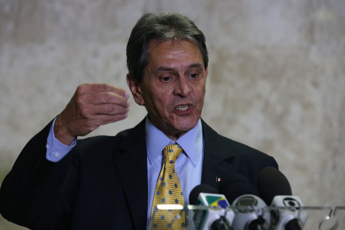 Roberto Jefferson é denunciado pelo MPF por tentativa de homicídio a quatro policiais