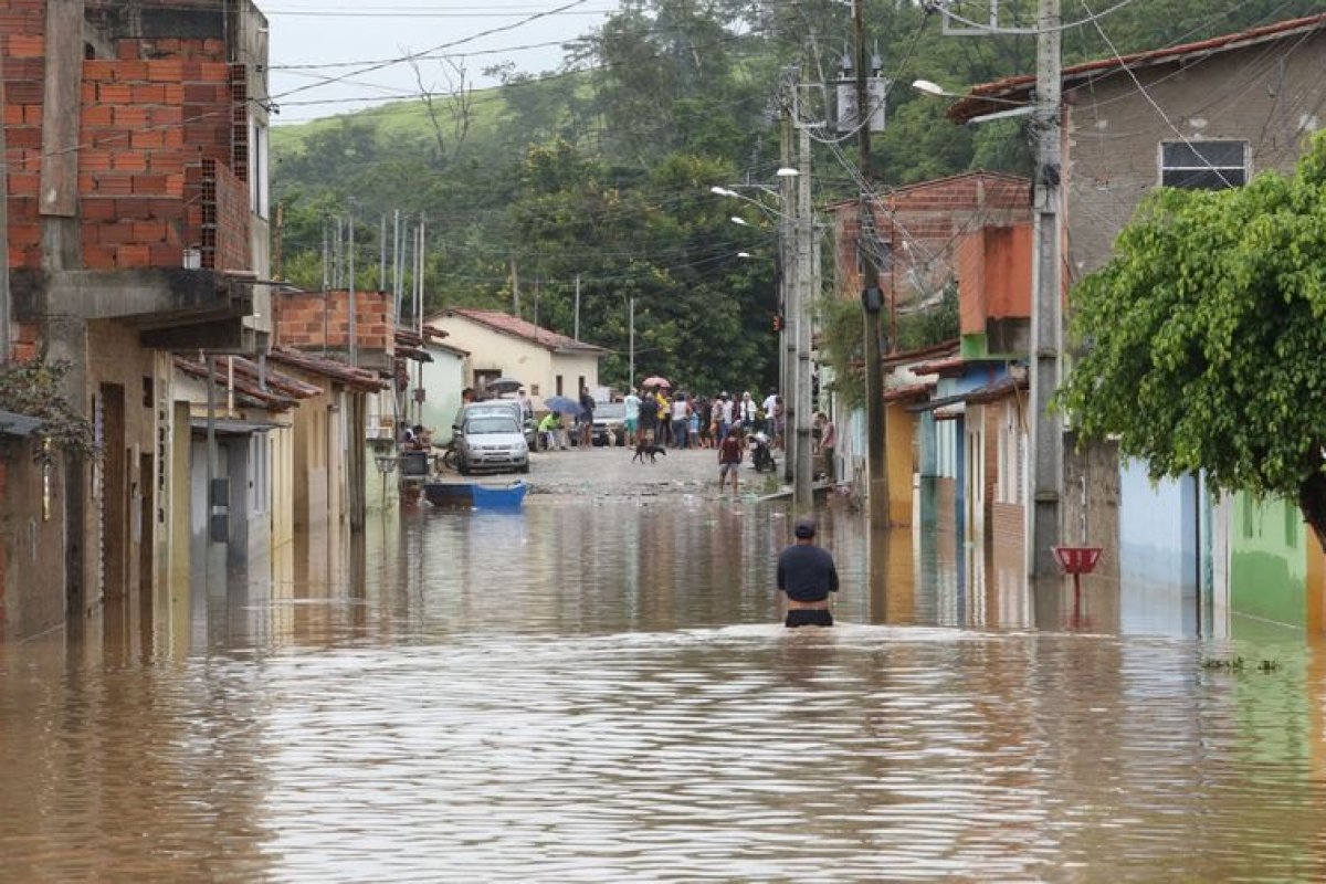 Número de atingidos pelas chuvas na Bahia sobe para 78.365 pessoas