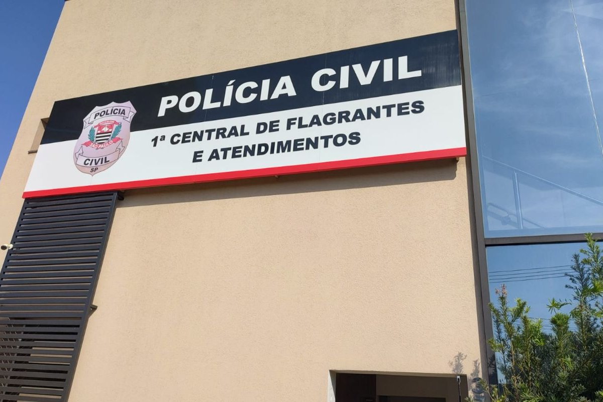 Bebê de um ano morre dentro do carro após ser esquecido pelo pai