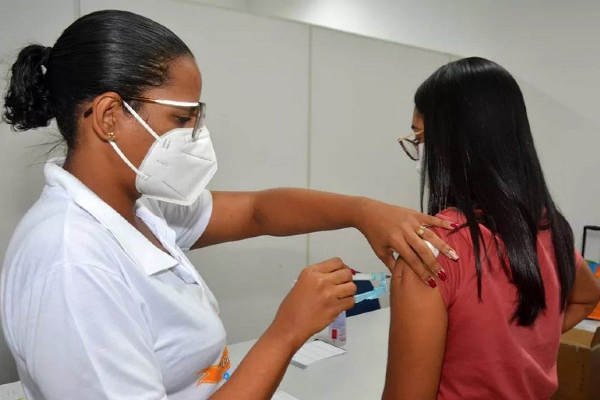 Vacinação contra Covid-19 é retomada em Salvador nesta sexta-feira (9)
