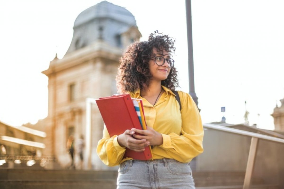 Programa que oferece bolsas de intercâmbio para o exterior prorroga inscrições até o dia 13 de dezembro