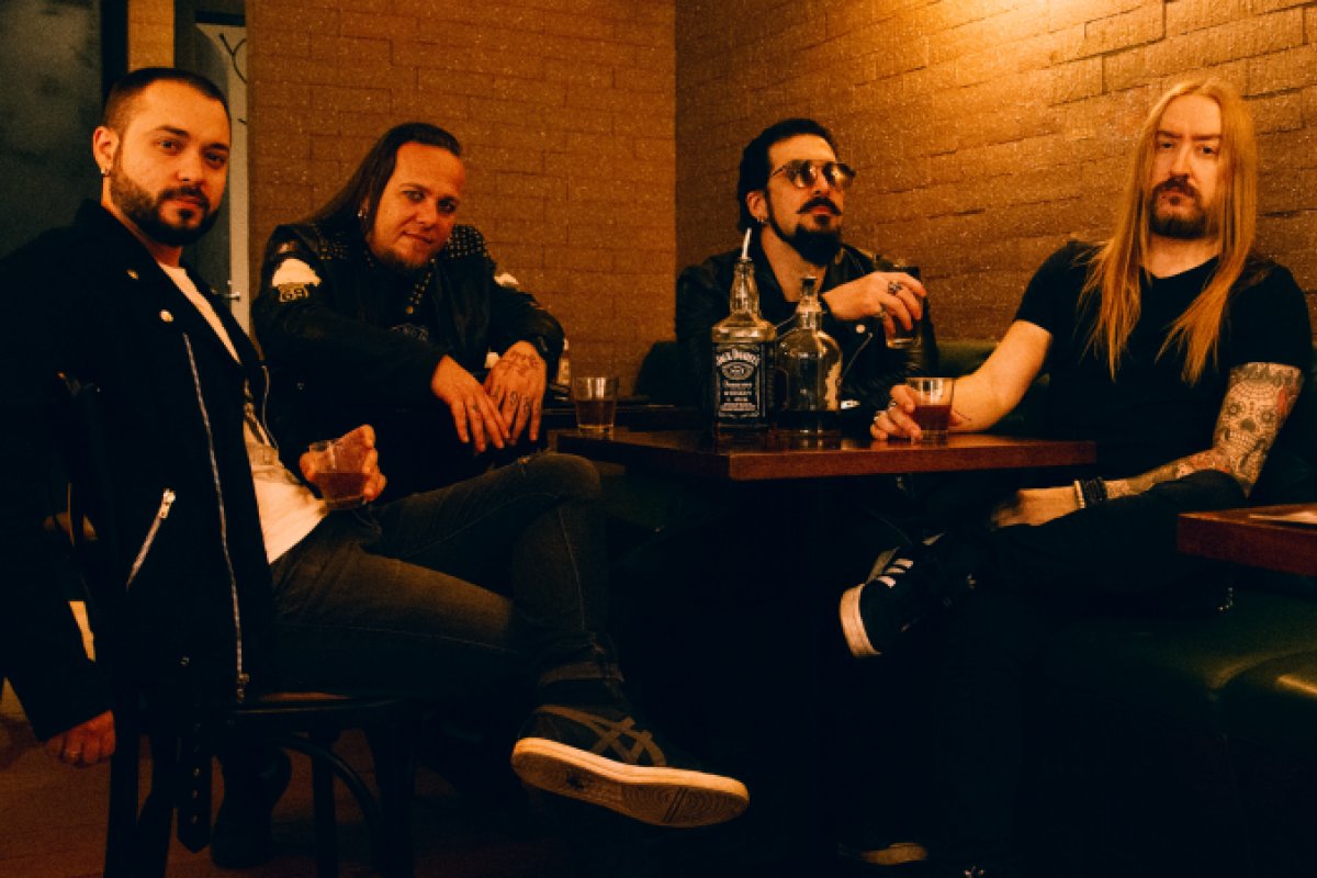 Trezzy aposta na estética do rock americano na moderna 'Quem é você?'