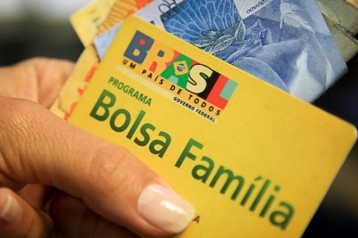 Auxílio Brasil voltará a se chamar Bolsa Família, diz Lula