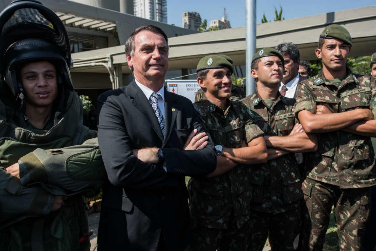 Presidente se reúne nesta sexta (22) com colegas de curso do Exercito