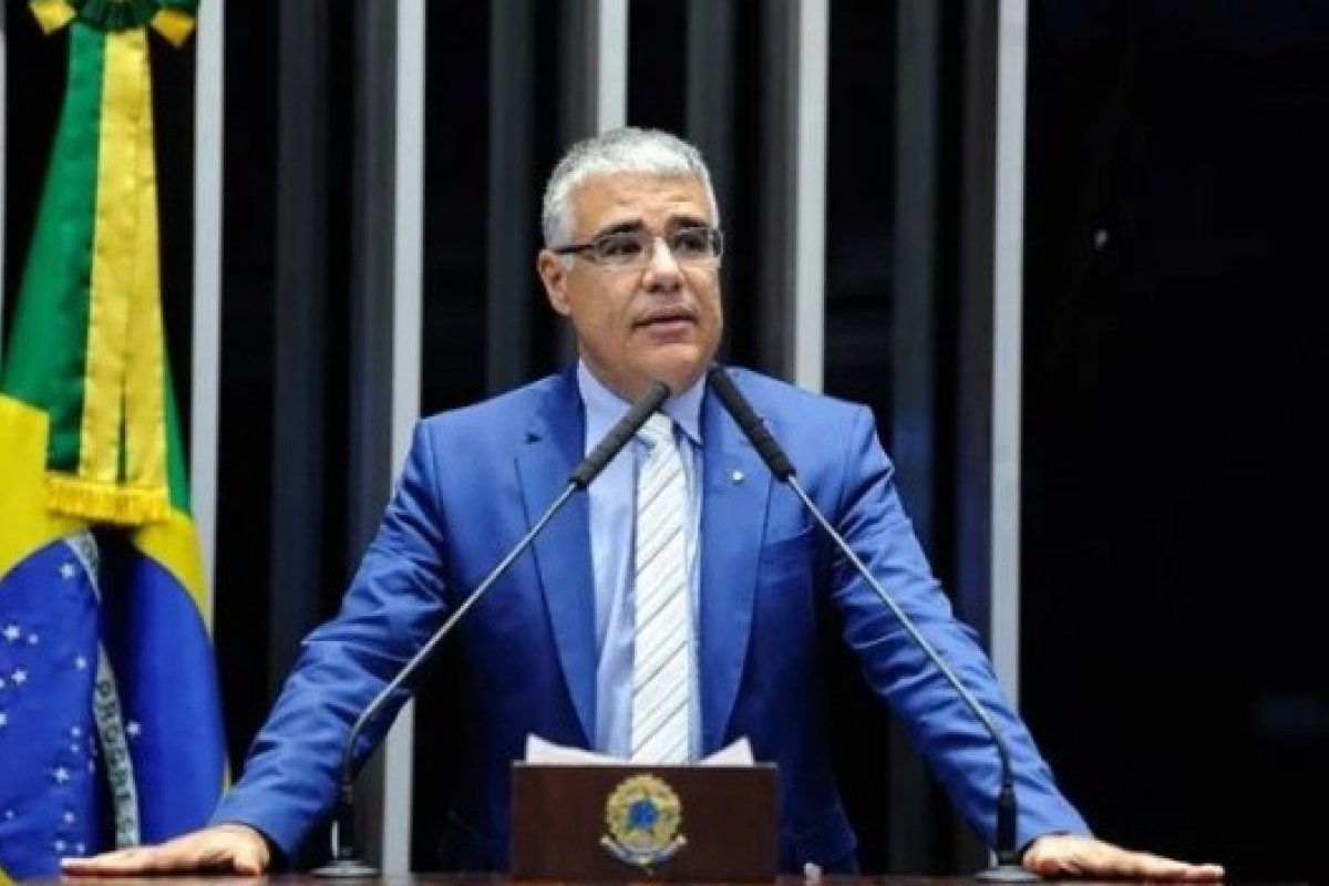 Girão anuncia que vai disputar presidência do Senado contra Pacheco e Marinho