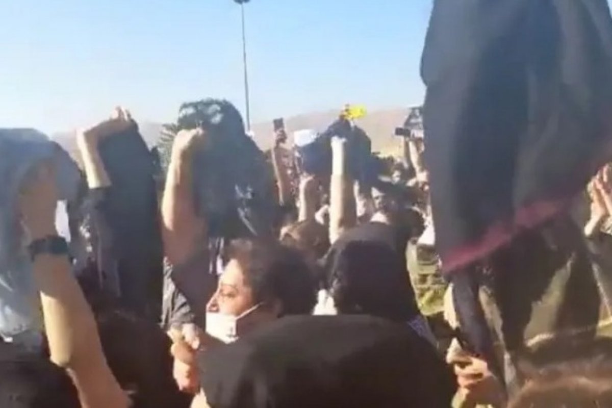 Mais de 10 iranianos podem ser executados por protestos na República Islâmica