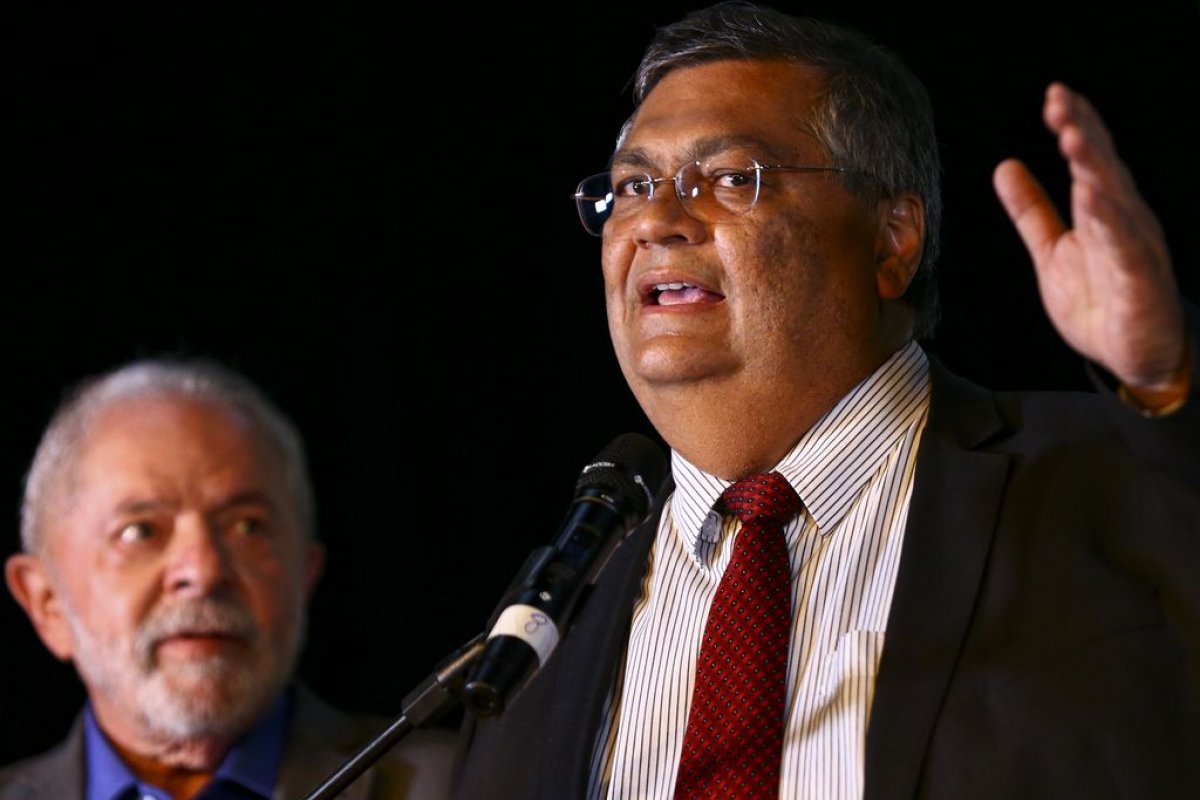 Flávio Dino defende regularização e fiscalização dos clubes de tiro