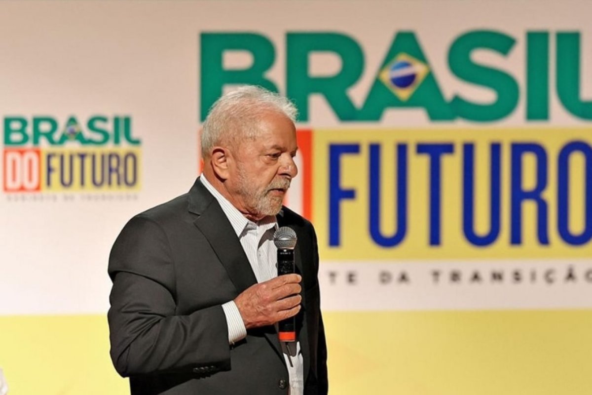 Um dia antes de diplomação, Lula se reuniu com aliados para debater orçamento e ministérios