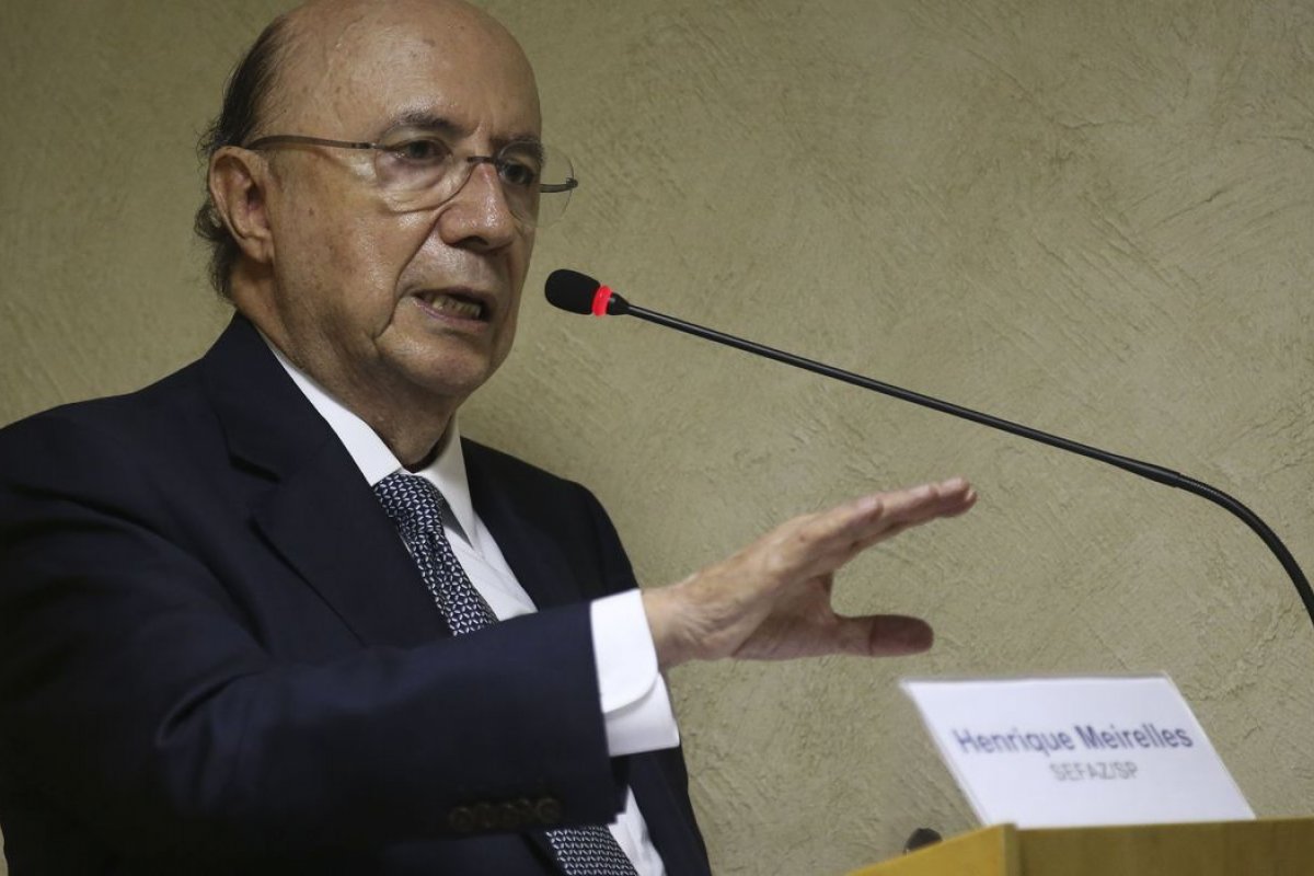 Henrique Meirelles afirma que governo federal precisará cortar despesas para evitar problemas fiscais no futuro