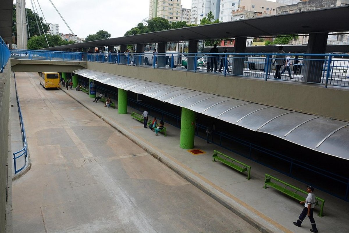 Linhas de ônibus na Estação da Lapa têm pontos de embarque modificados provisoriamente