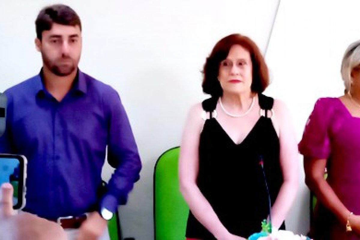 Prefeita e vice-prefeito eleitos de Maiquinique são diplomados pelo TRE