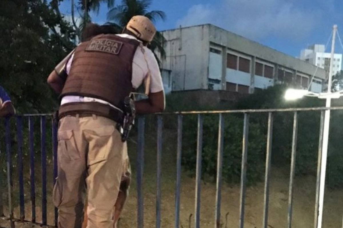 Policiais evitam suicídio no bairro de Nazaré