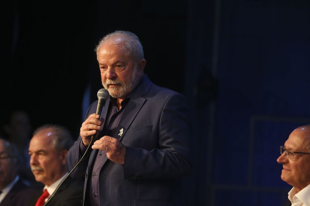 Lula faz críticas a dedução de gastos com saúde no Imposto de Renda