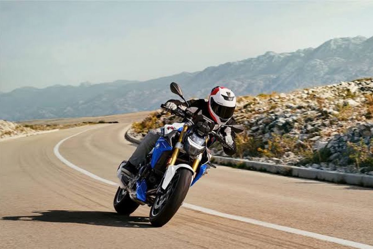 Nova BMW F900R vem encarar Ducati Multistrada, Yamaha MT09 e Triumph Tiger