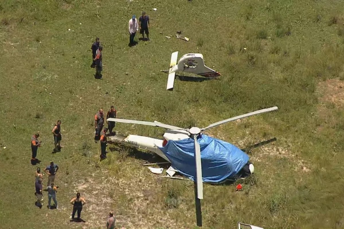 Helicóptero com 5 pessoas a bordo cai na Zona Oeste do Rio de Janeiro