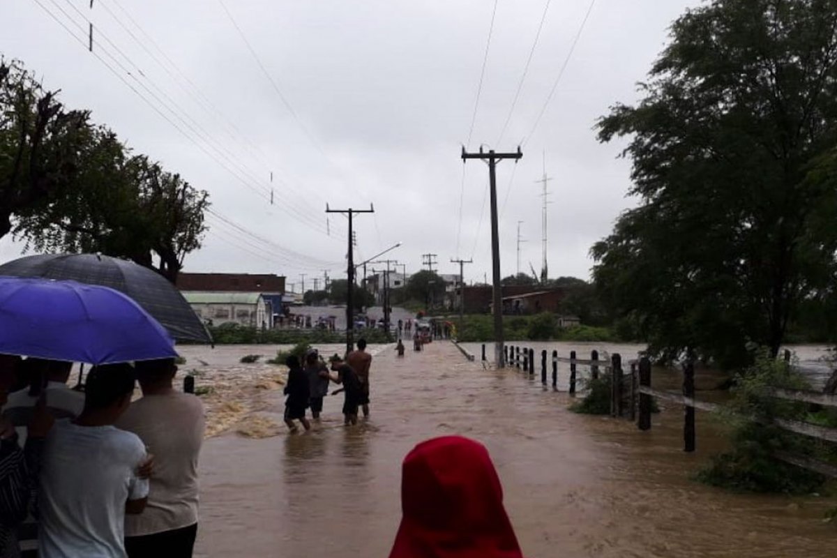 Chuvas na Bahia já deixaram 17.787 pessoas desalojadas e 801 desabrigadas