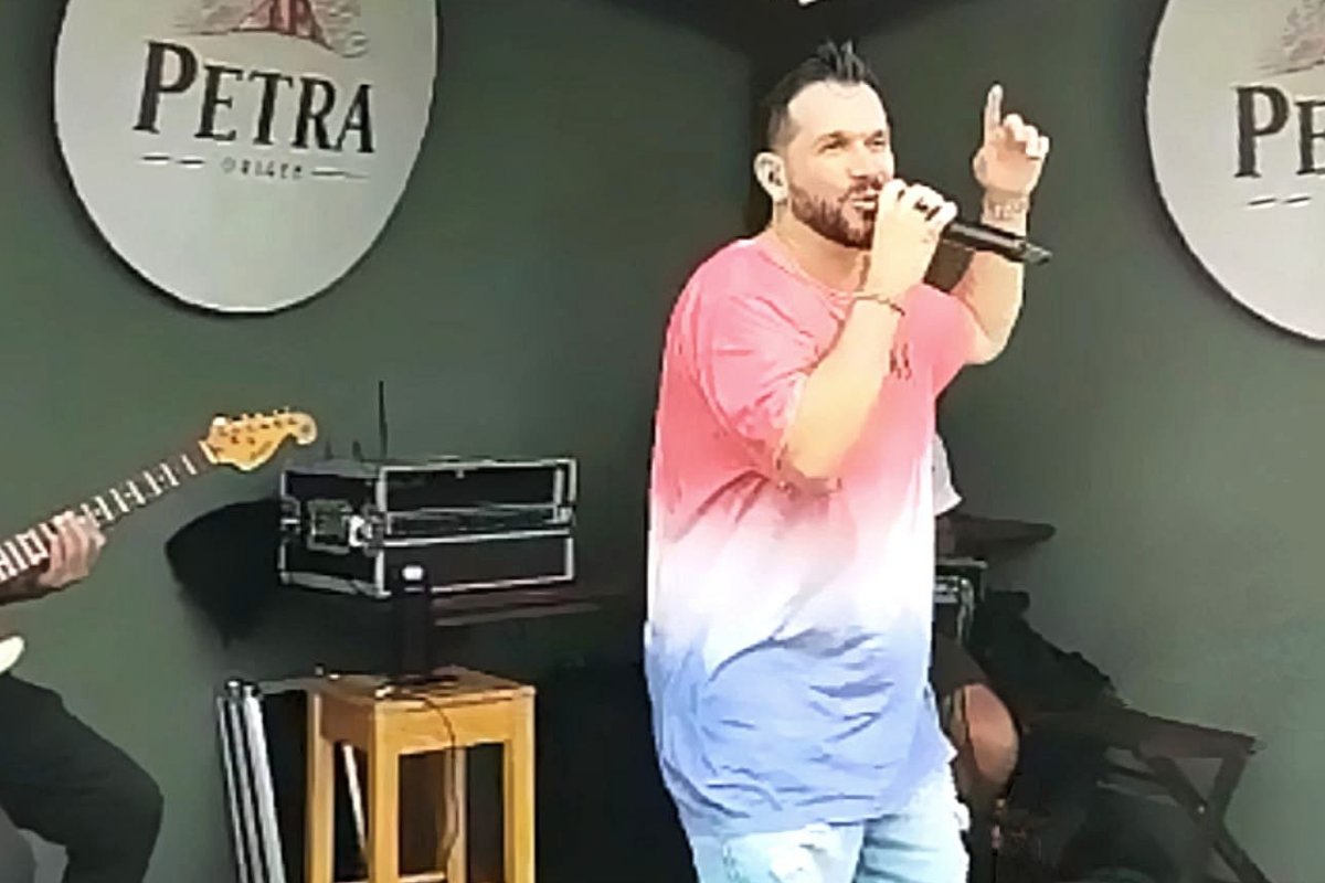 Com show a beira mar, JP O ESTOURADO solta a voz no Pitanga Sunset!