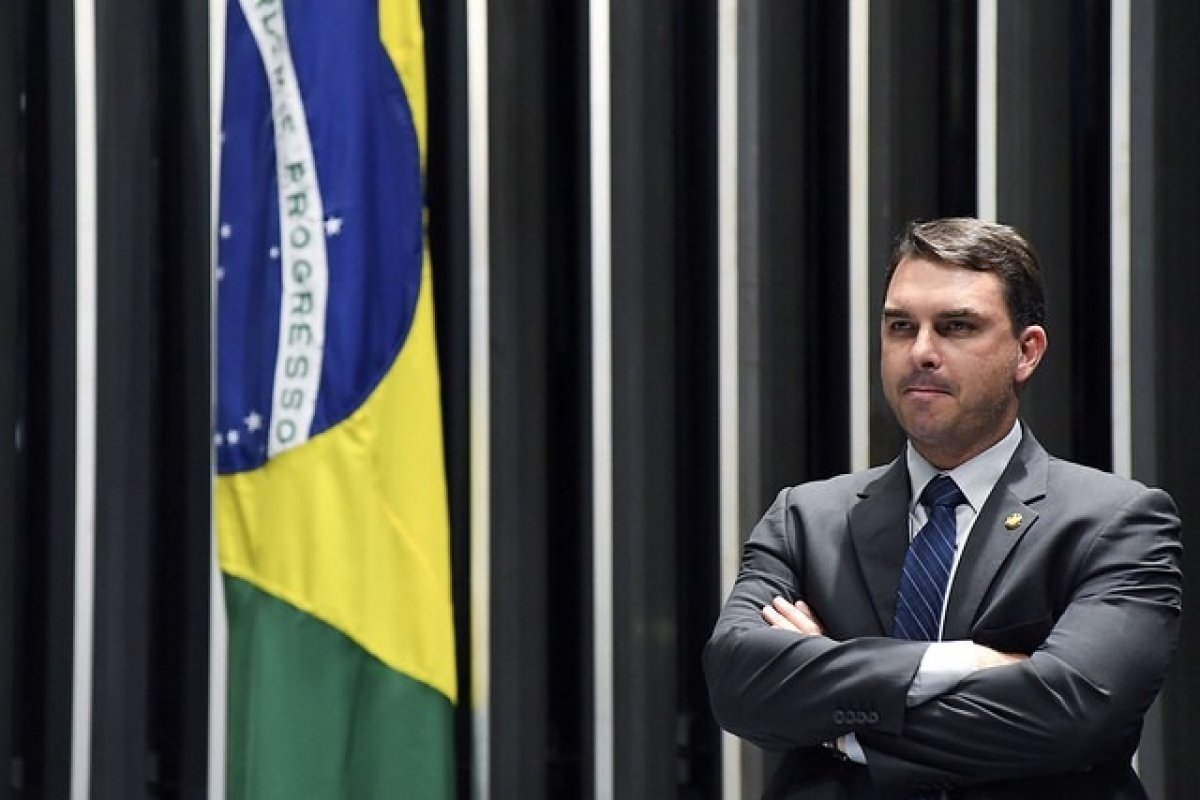 MP abre nova investigação sobre 'funcionários fantasmas' do gabinete de Flávio Bolsonaro