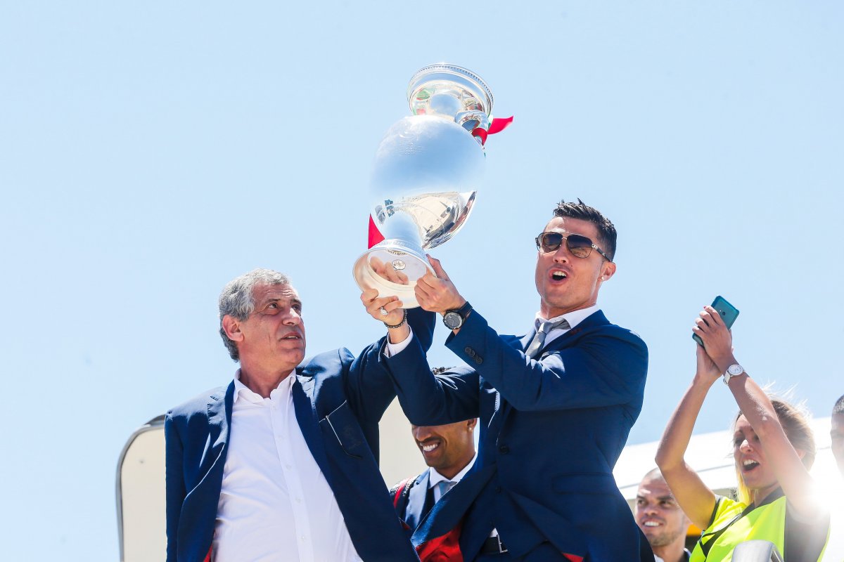 Técnico Fernando Santos deixa seleção portuguesa