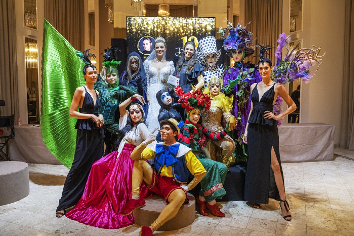 Exposição Viva faz retrospectiva da carreira da maquiadora baiana Janaína Abdon!