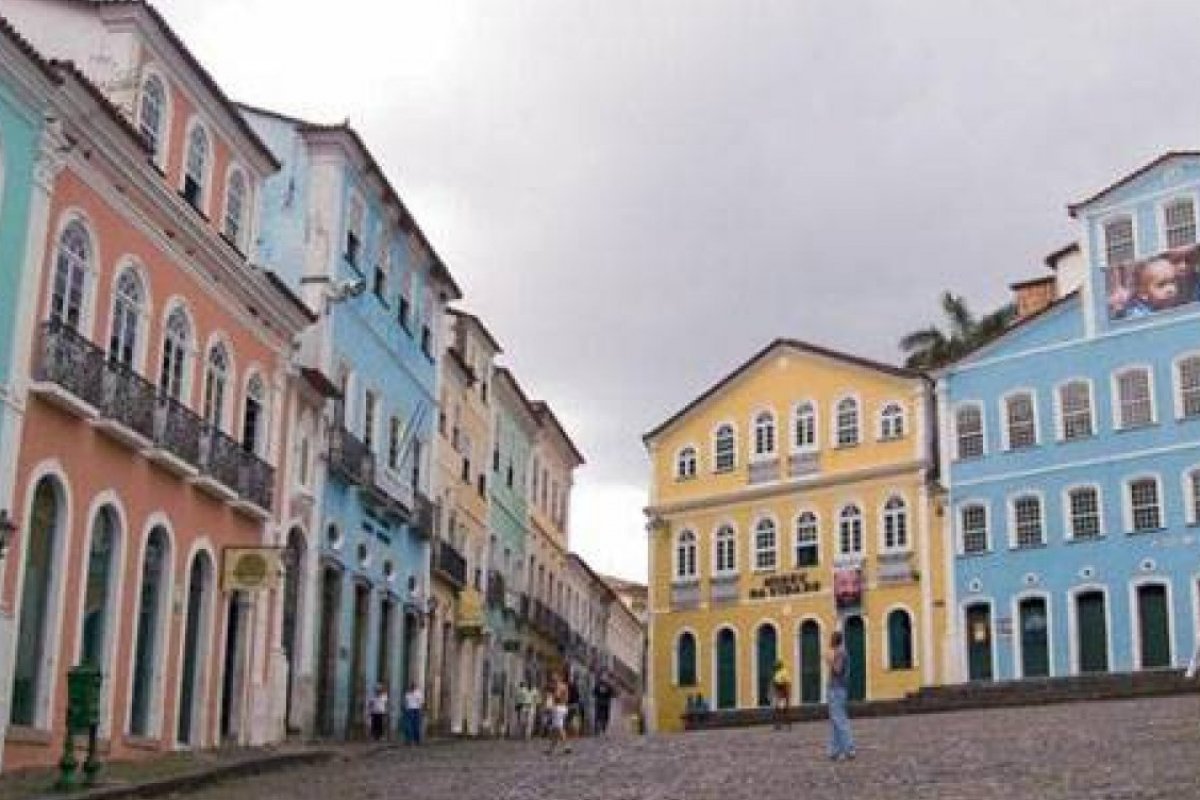 Corais natalinos se apresentam no Centro Histórico de Salvador 