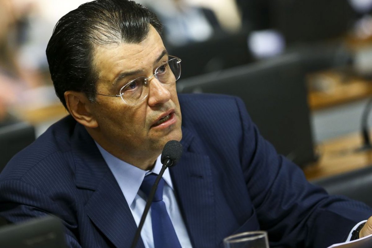 Eduardo Braga será reconduzido à liderança do MDB no Senado