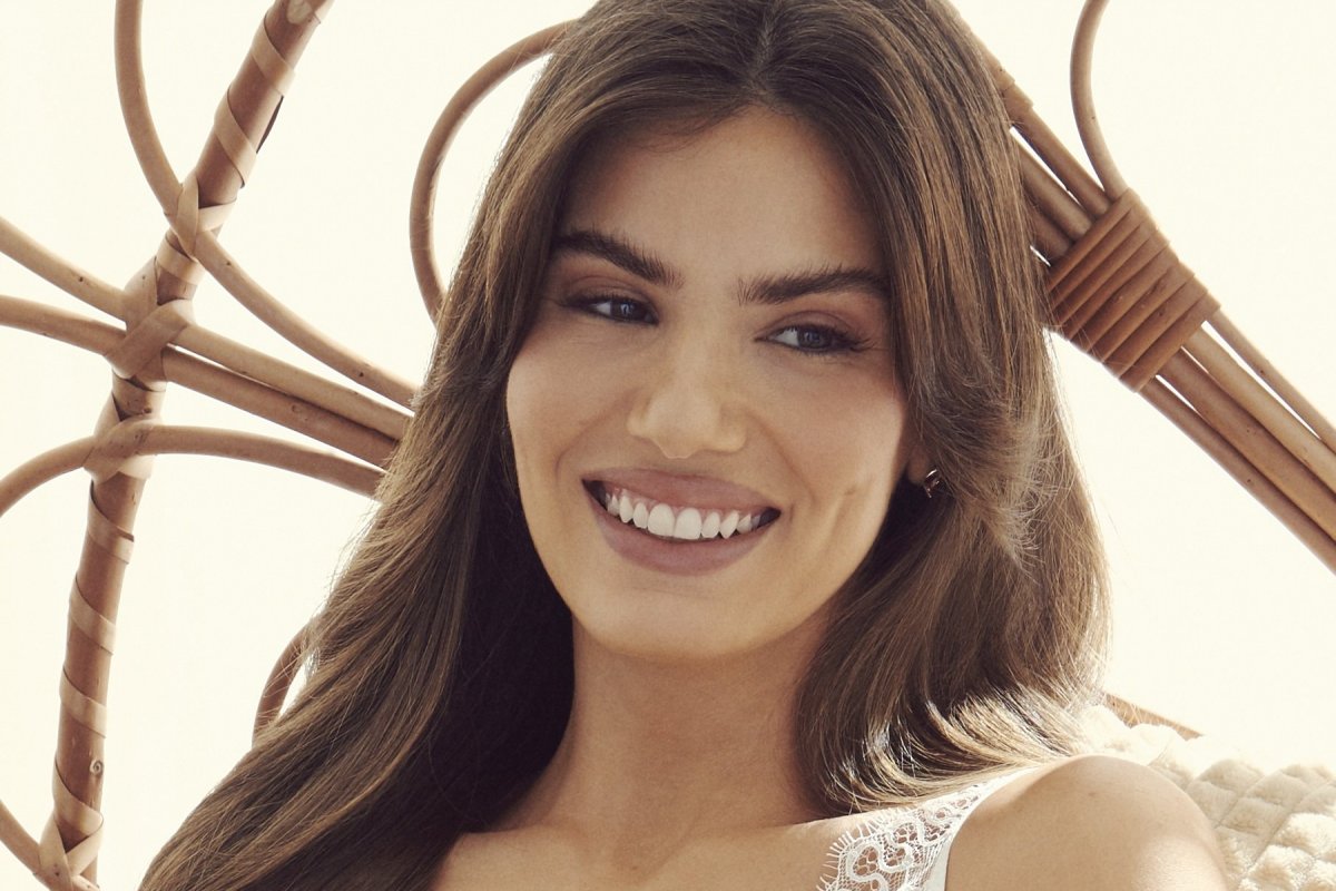 Camila Queiroz é a estrela da coleção Eternal Love da Intimissimi neste final de ano!
