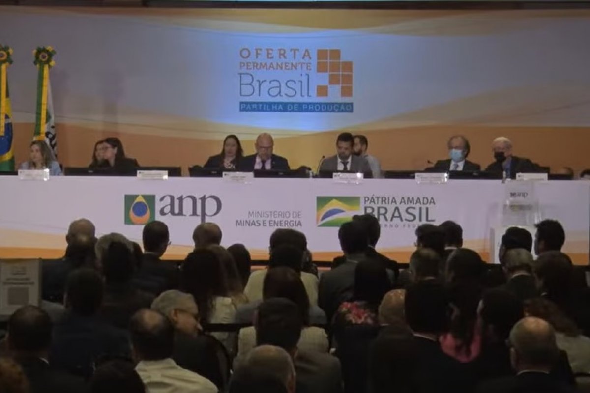 Leilão do pré-sal termina com apenas quatro dos 11 blocos ofertados arrematados