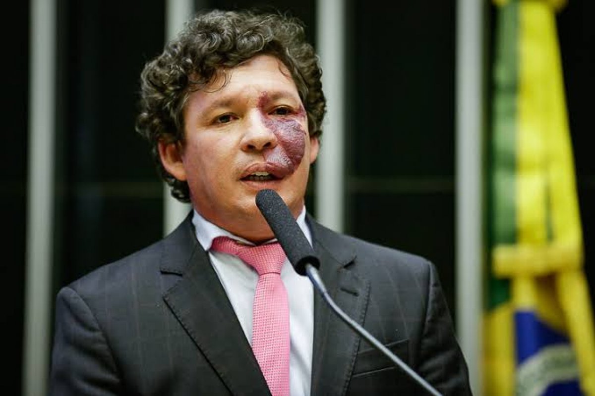 Líder do PT na câmara diz que o partido entende que o momento é de unificação do país