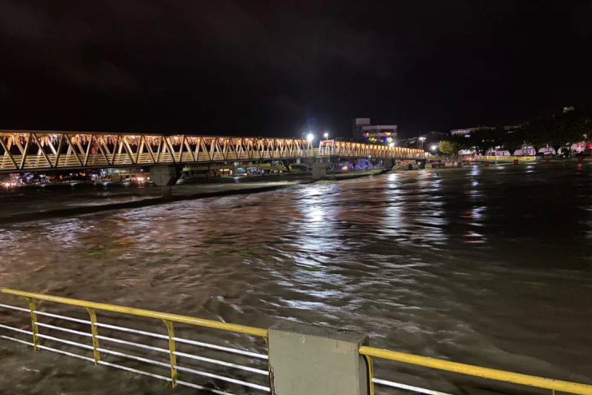 Nível do Rio Cachoeira volta a subir e deixa população de Itabuna em alerta