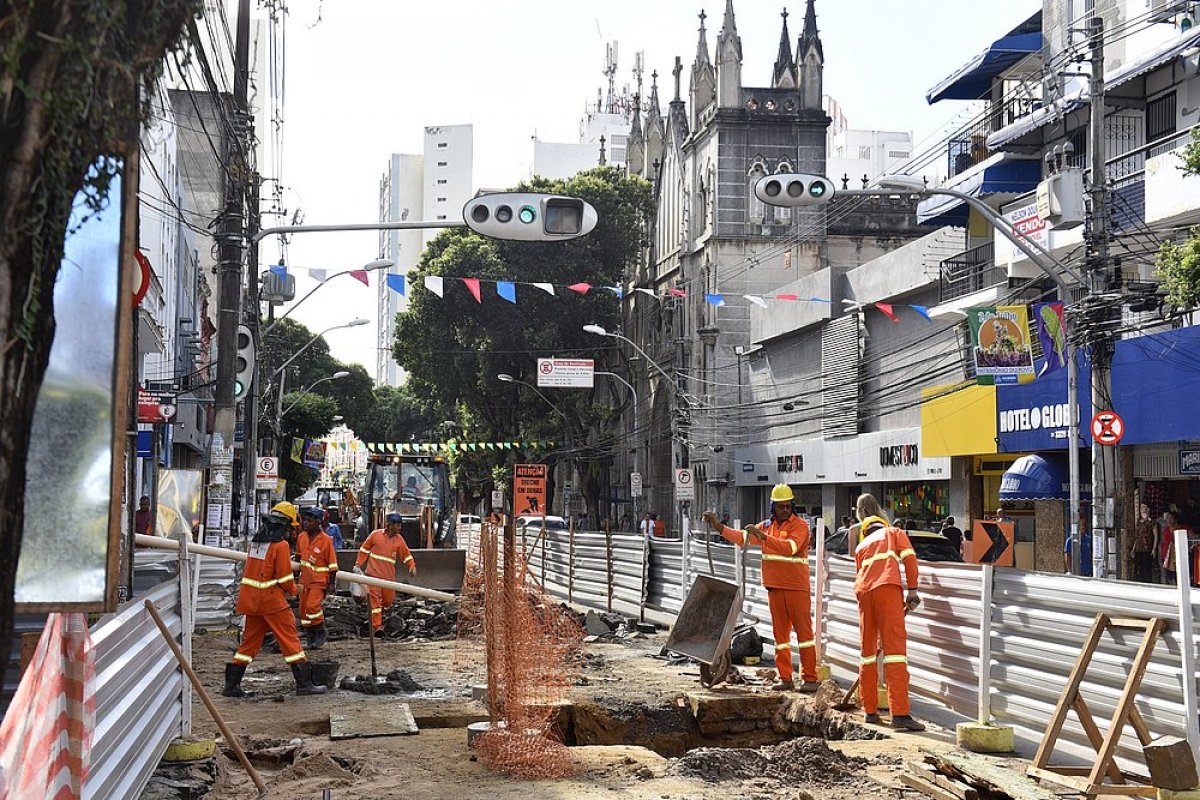 Obras na Av. Sete alteram serviço de transporte neste fim de semana