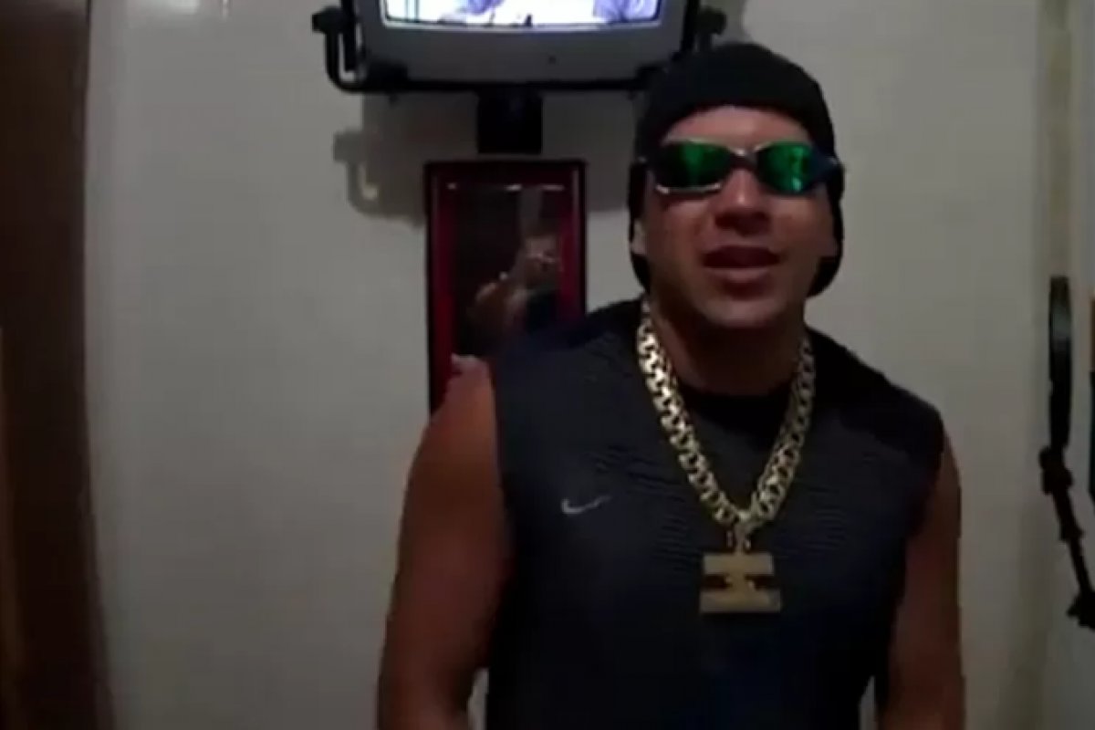 Após dez anos, Justiça manda prender PM acusado de matar MC Primo