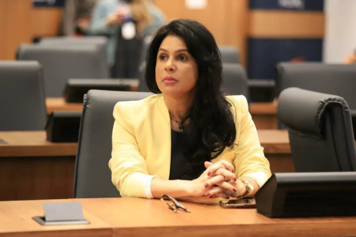 Deputada critica livro infantil que sugere consulta ao médico para meninas que questionam sua identidade de gênero