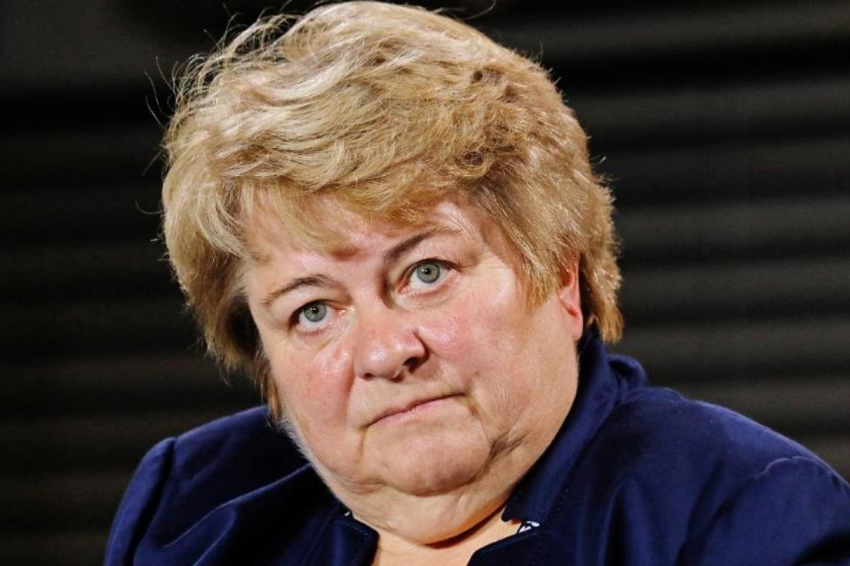 Prefeita alemã alvo de ameaças de extremistas renuncia ao cargo