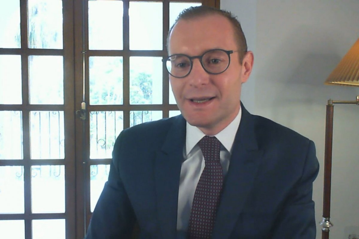 Justiça determina que Jovem Pan pague indenização a advogado de Lula