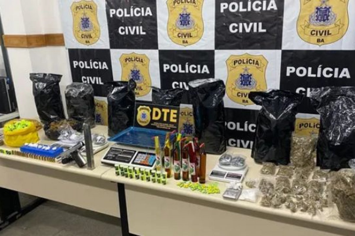 Polícia Civil encontra drogas e arma em condomínio de Feira de Santana (BA)