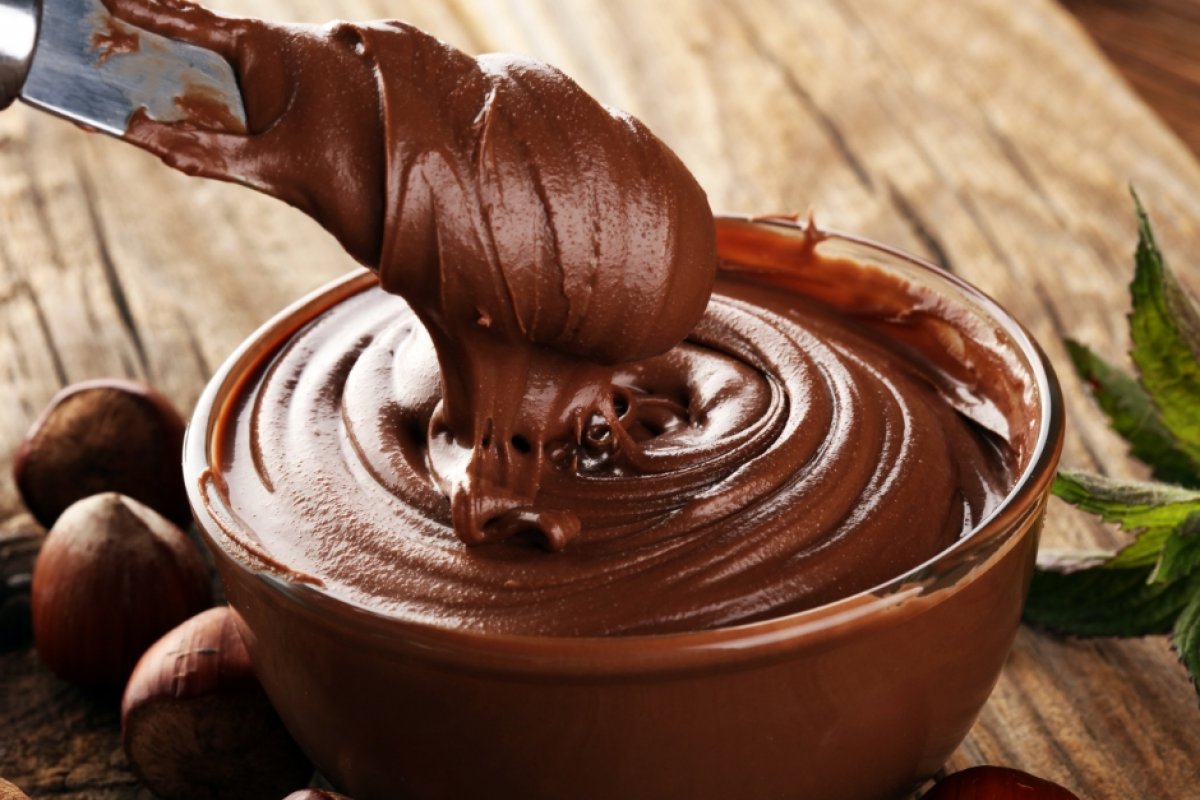 Aprenda a fazer uma deliciosa receita de pasta de avelã caseira com leite de castanha de caju!