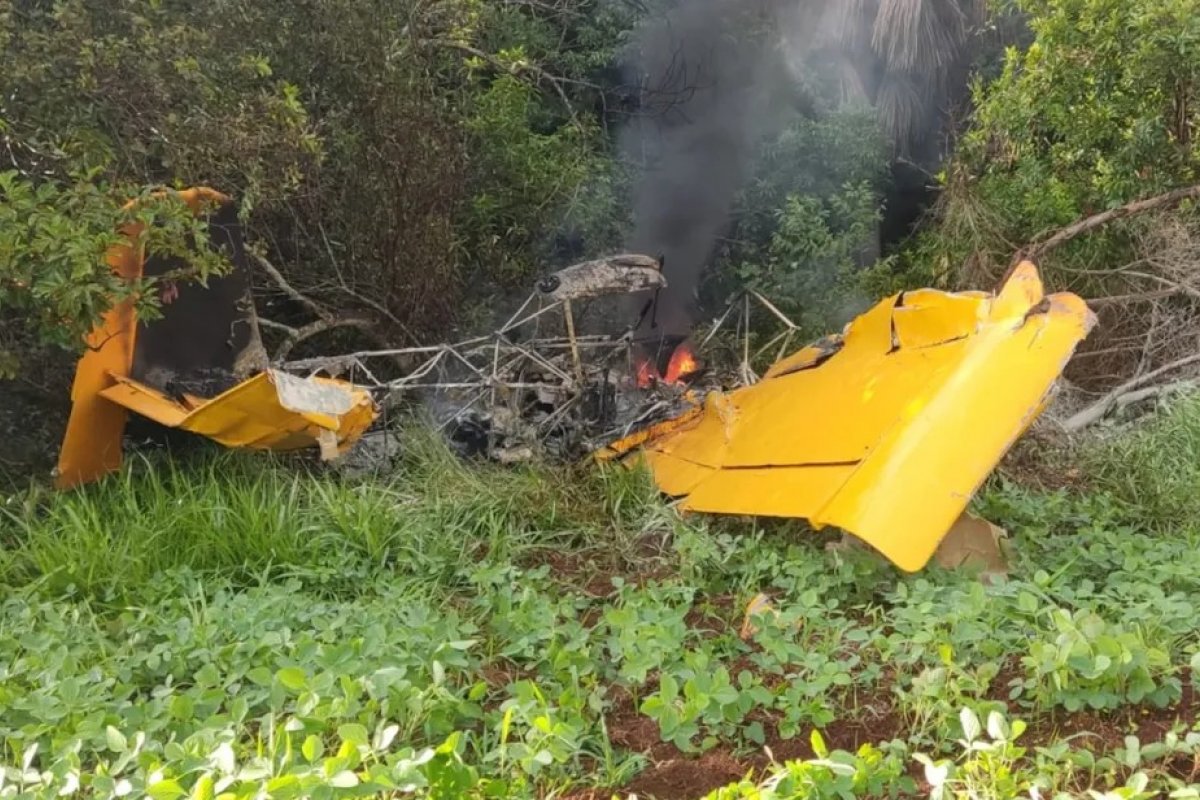 Avião cai e mata piloto na zona rural de Goiás