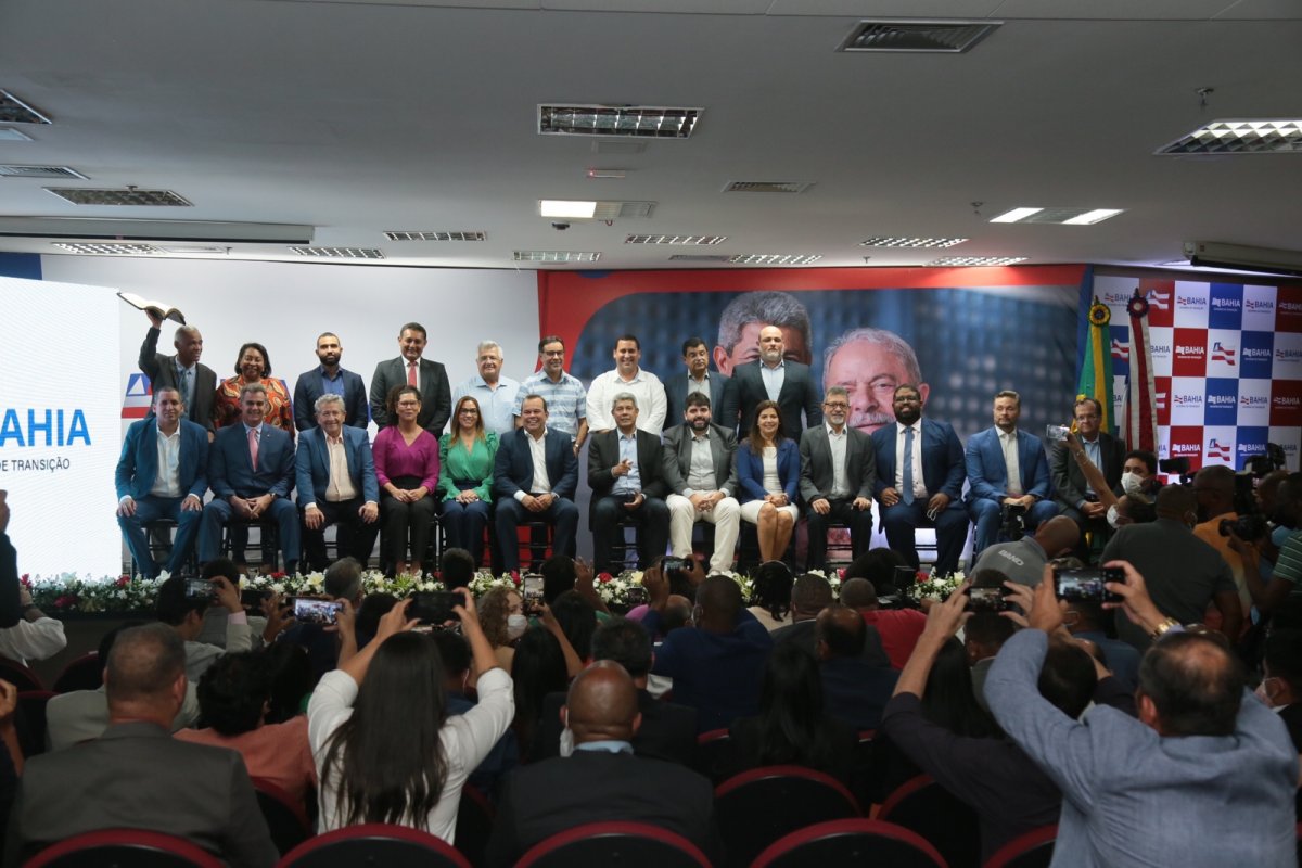 Jerônimo anuncia 11 nomes para compor novo secretariado
