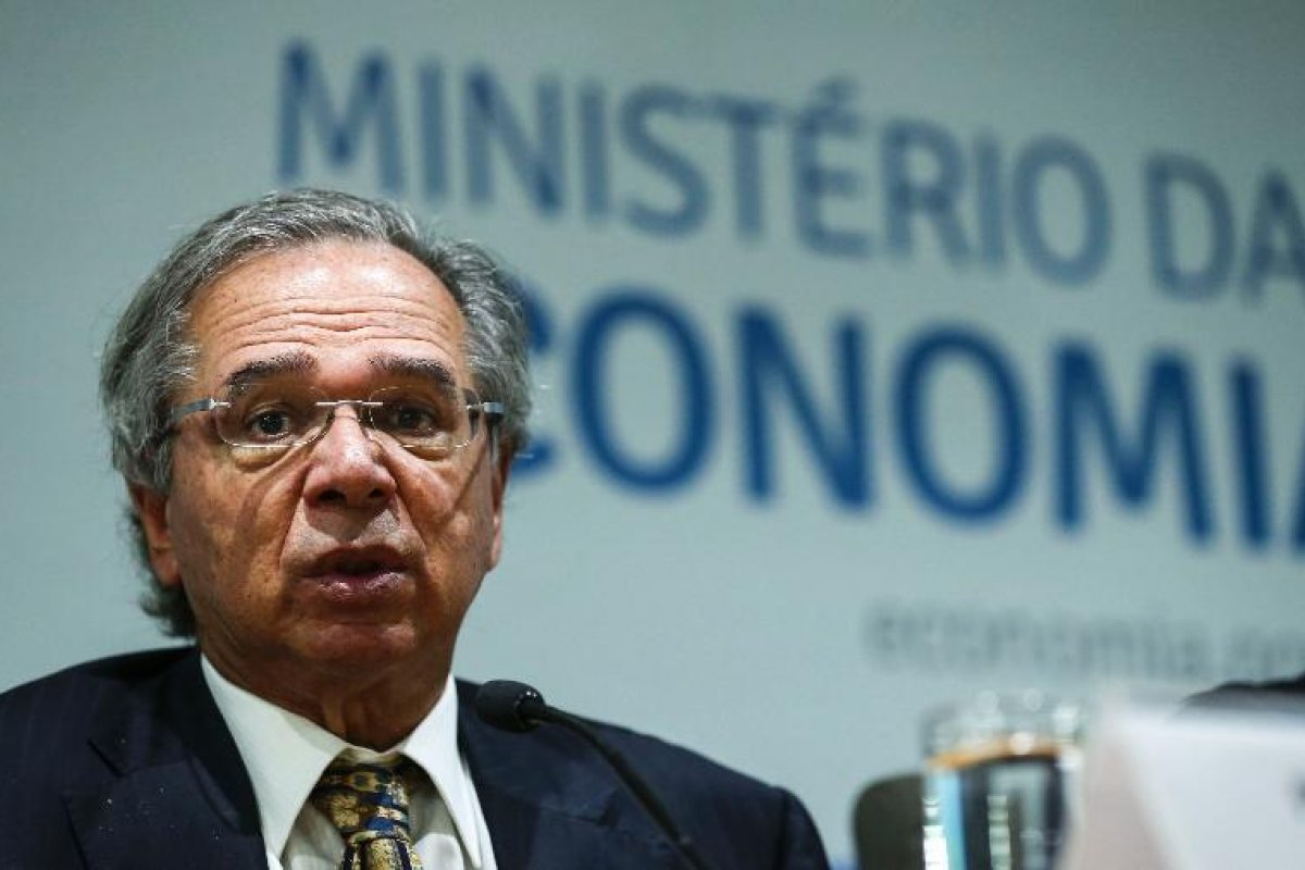 Paulo Guedes prevê criação de milhões de empregos após ajustes nos encargos trabalhistas