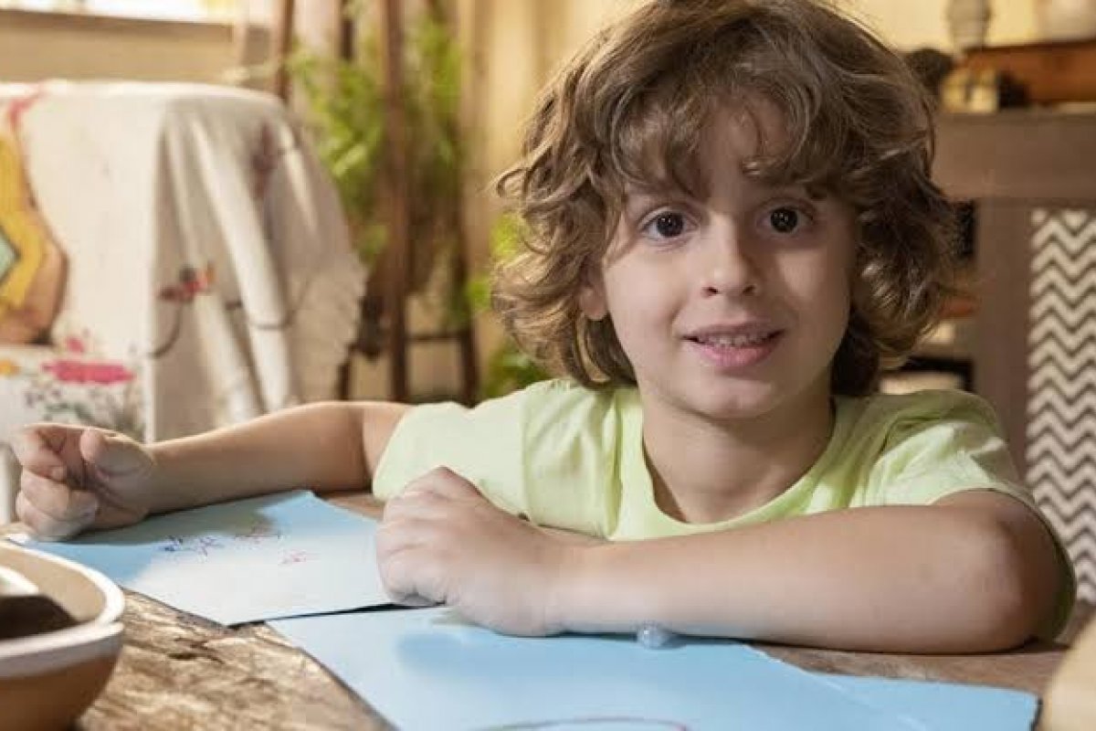 Ator que interpreta filho de Ari e Brisa em Travessia é neto de ex-governador do Rio de Janeiro!