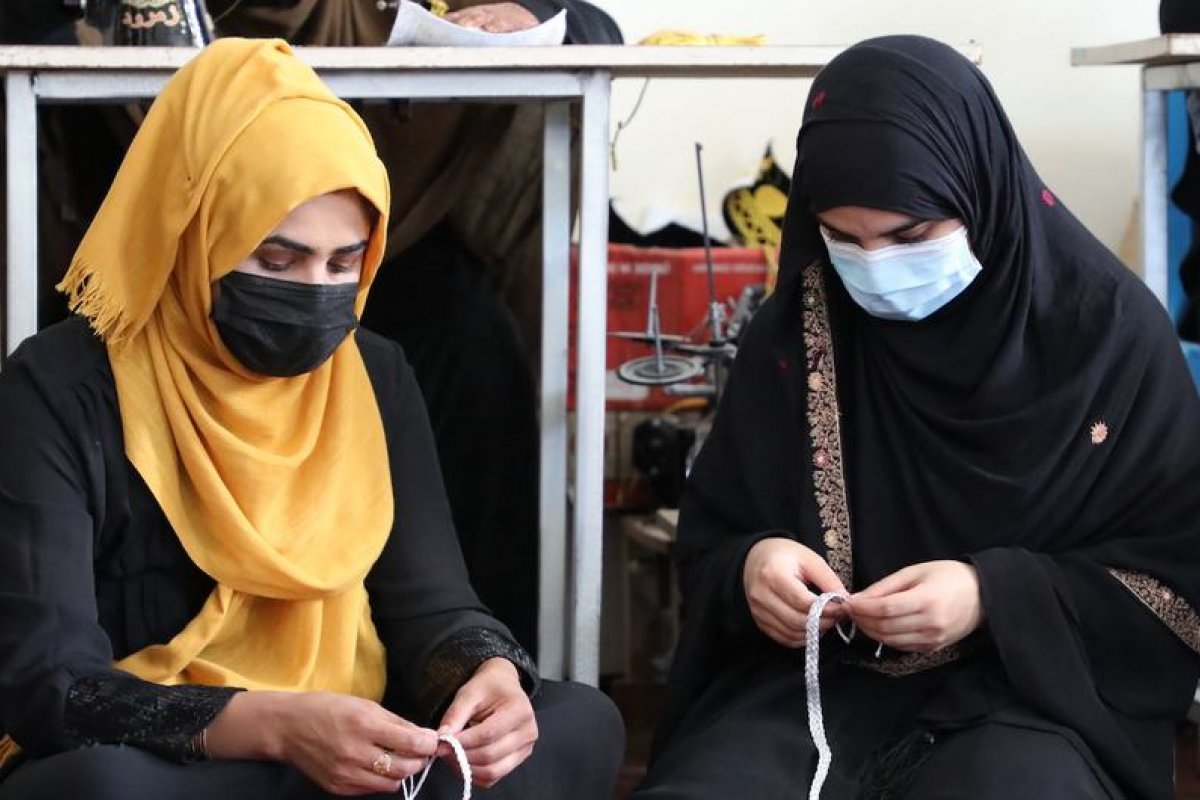 Mulheres são proibidas de frequentarem universidades no Afeganistão