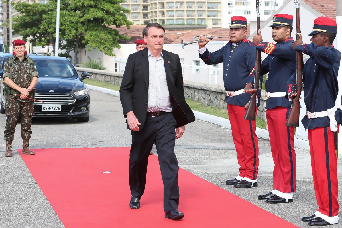 Bolsonaro homenageia Gugu durante cerimônia no Rio de Janeiro