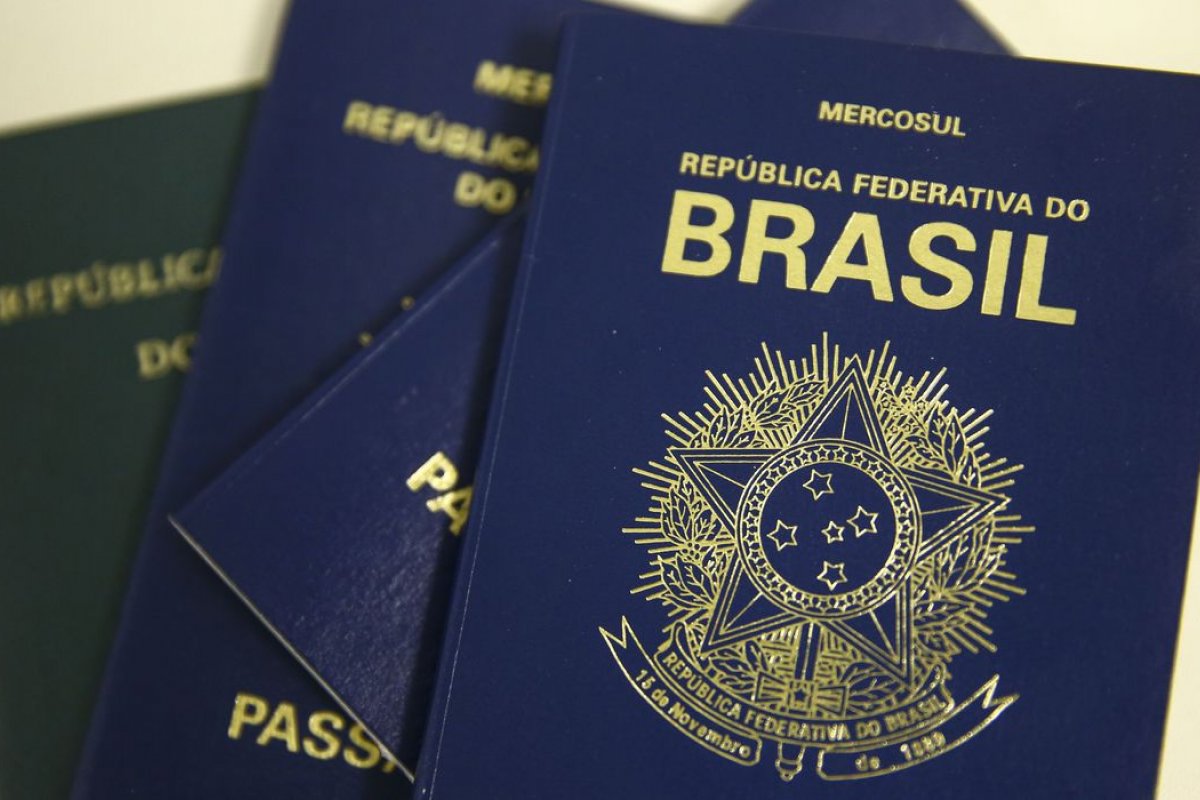 Cerca de 100 mil pessoas aguardam emissão de passaporte no Brasil, diz PF